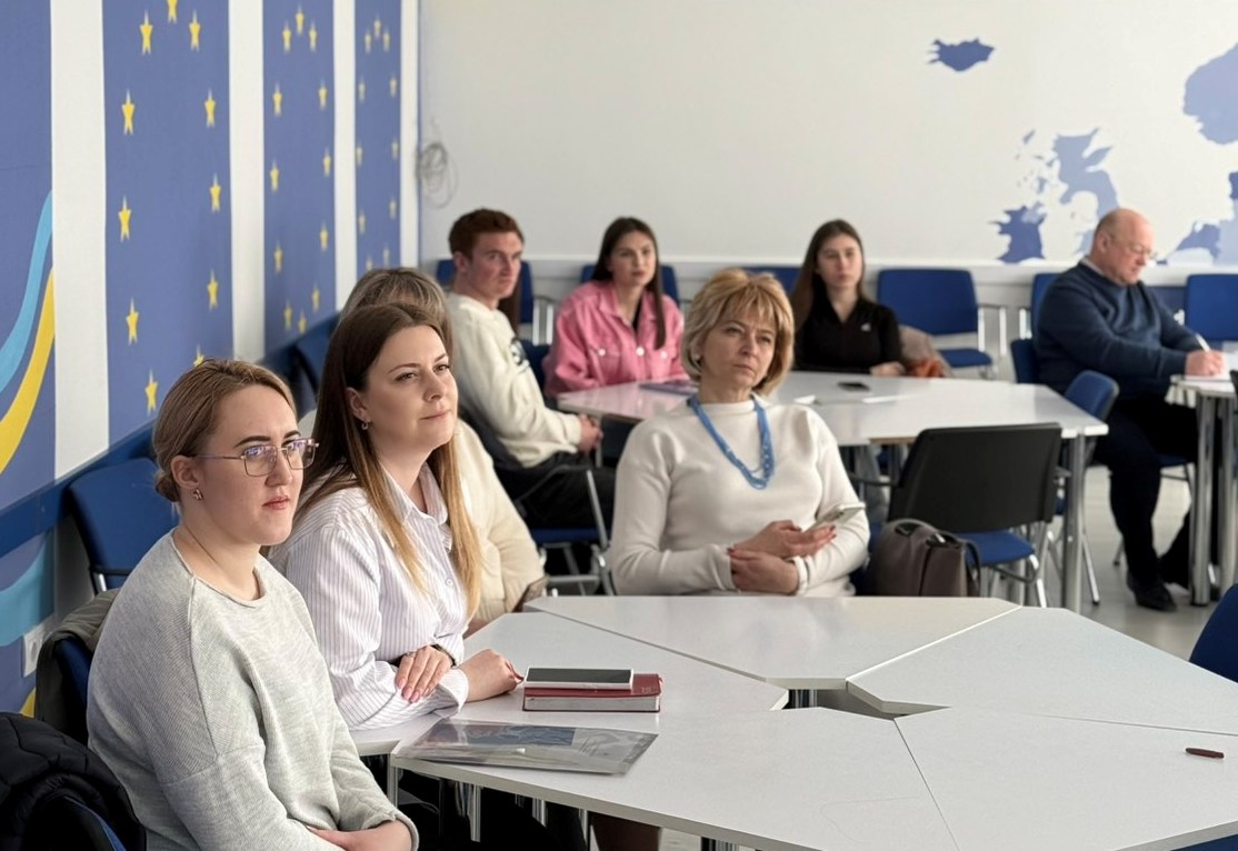 Декан факультету педагогіки і психології Зоряна Адамська та стейкхолдер освітньої програми, директорка Управління сімї, молодіжної політики та захисту дітей Тернопільської міської ради Христина Білінська.jpg